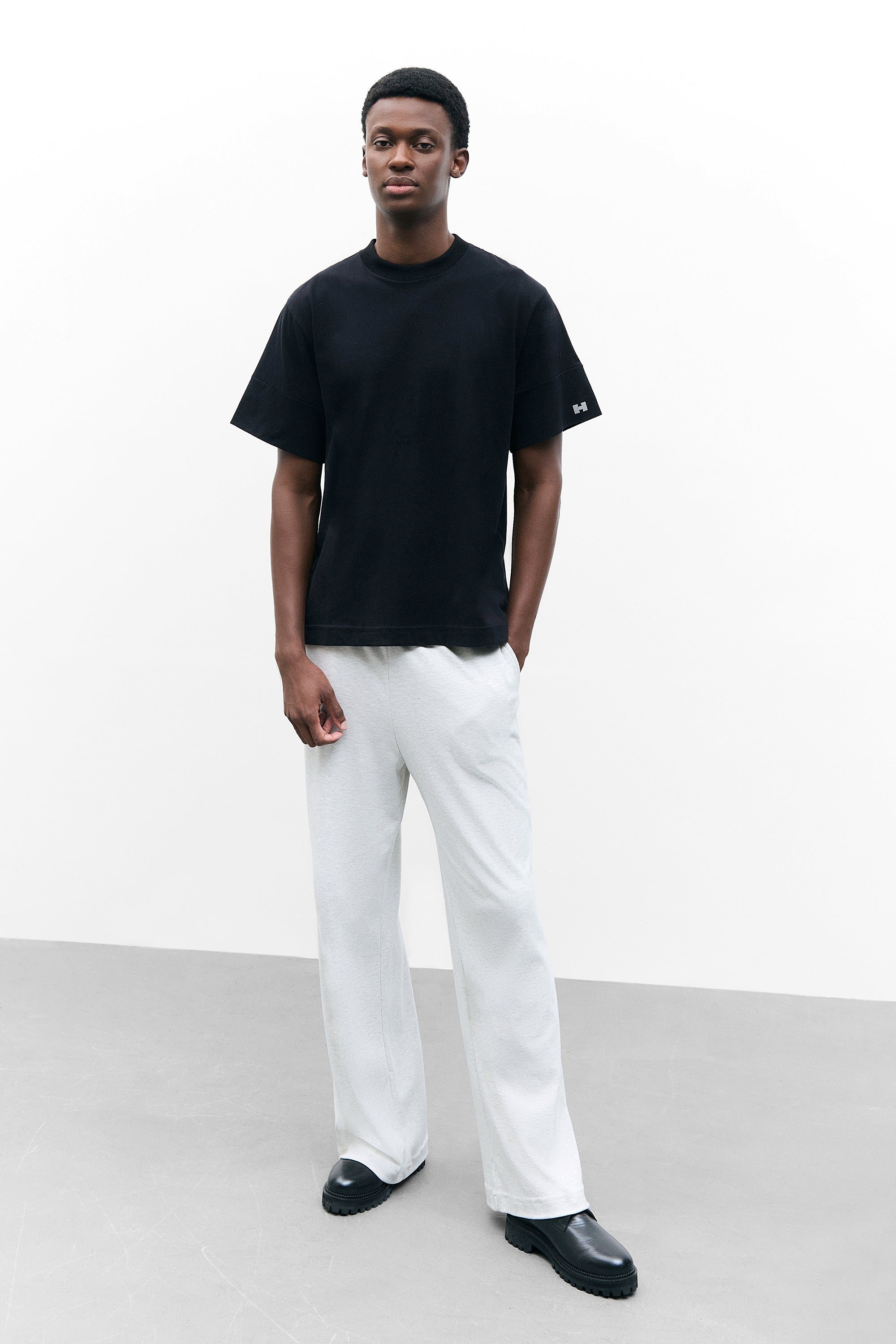 COMBO CAMISETA BOX | OFF-WHITE + PRETO